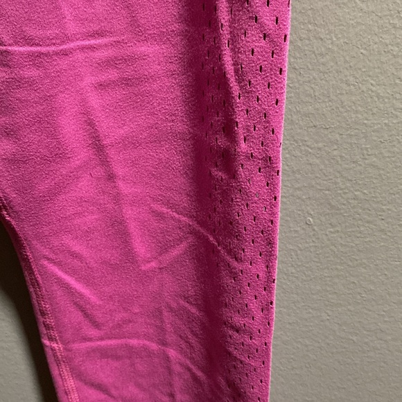 BRAND NEW EVERYDAY PERFORATED LEGGING SIZE MEDIUM! NWT! 25” INSEAM! - Picture 7 of 11